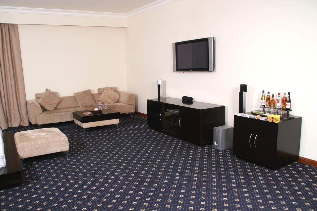 Phoenicia Tower Hotel And Spa Manama Room photo
